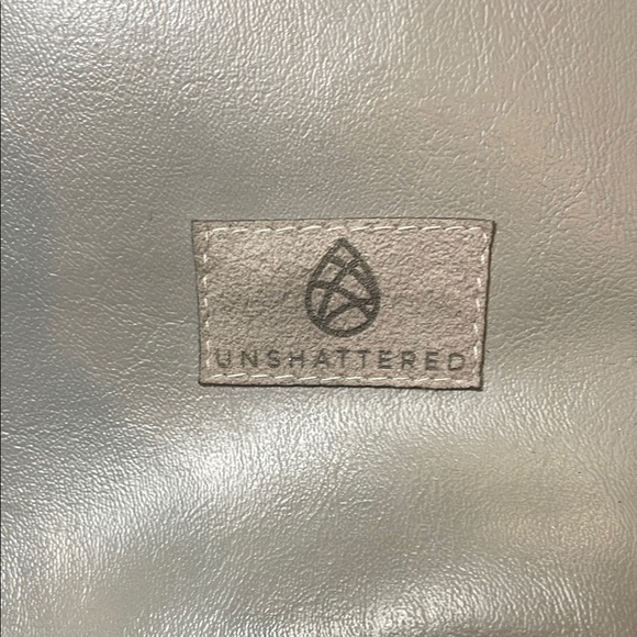 Chic Gray Mixed Media Shoulder Bag - Picture 2 of 14